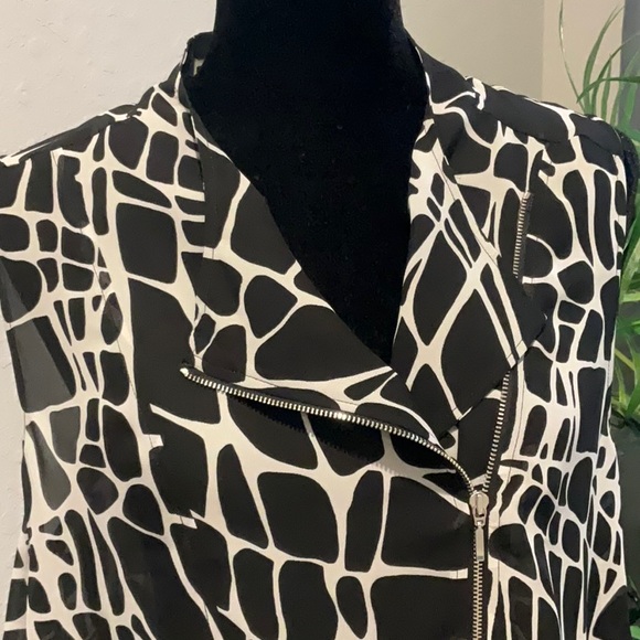 Chico’s zip front Tunic Blouse - Picture 2 of 6